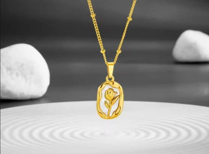 Elegant Floral Charm Pendant Necklace