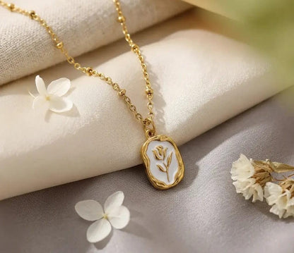 Elegant Floral Charm Pendant Necklace