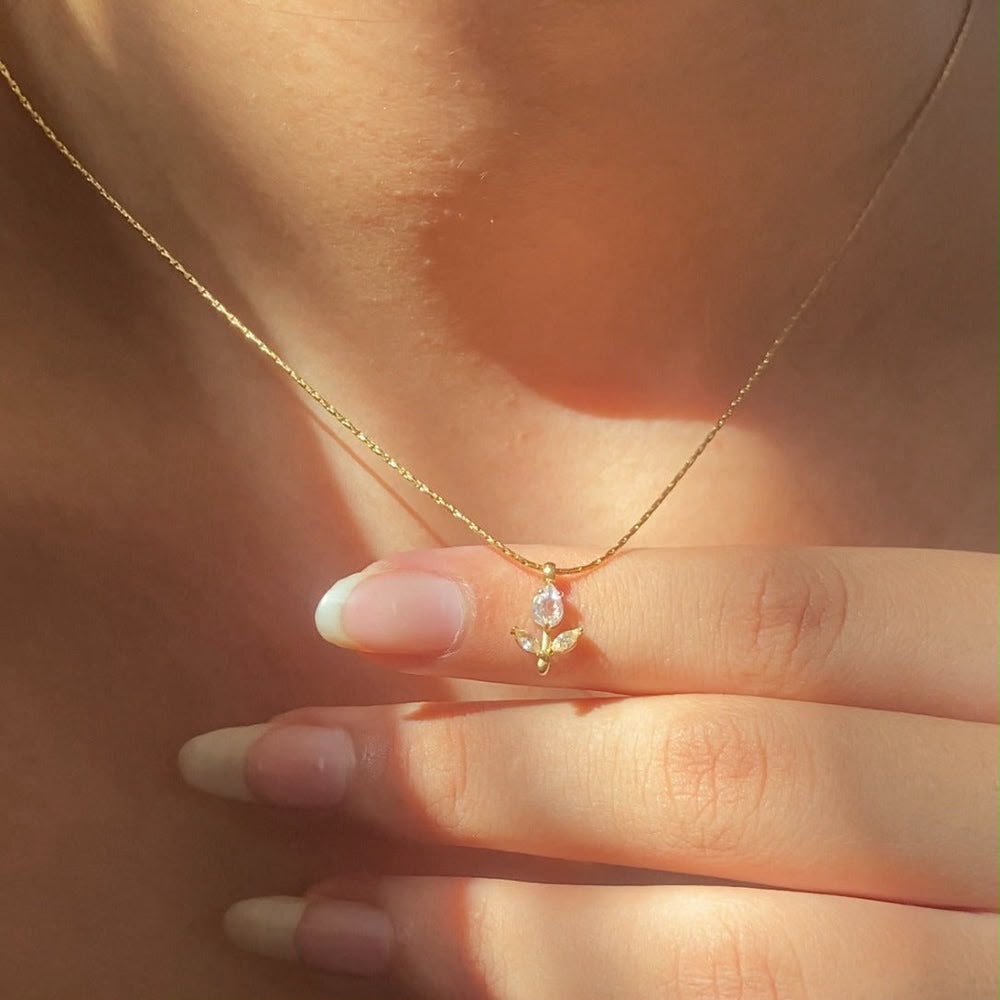 Elegant Tulip Crystal Pendant Necklace